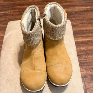 Cozy Tan Ankle Boots 6.5